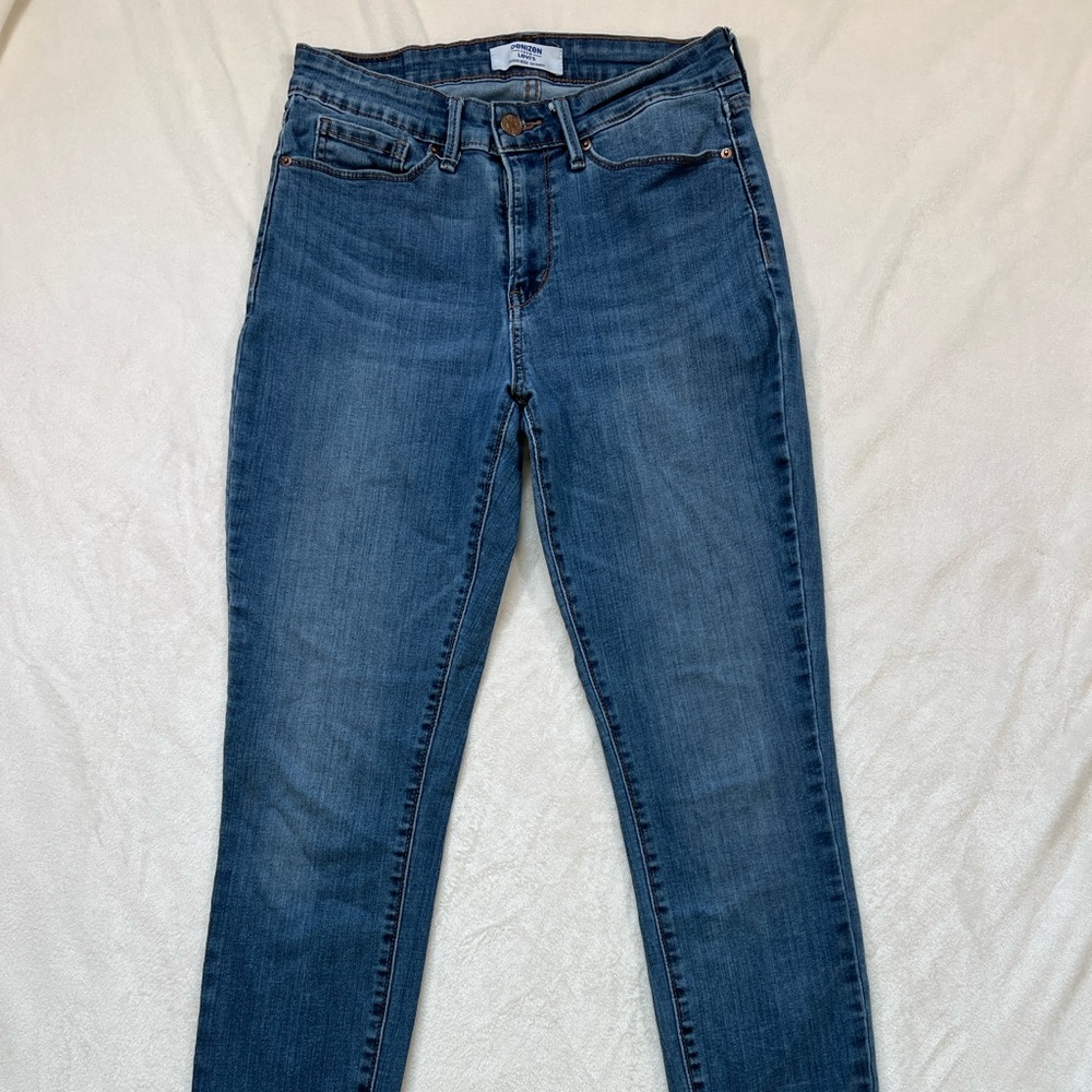 Levi's Women's Skinny Jeans in Classic Blue